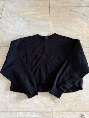 Basic Black Crewneck Sweatshirt